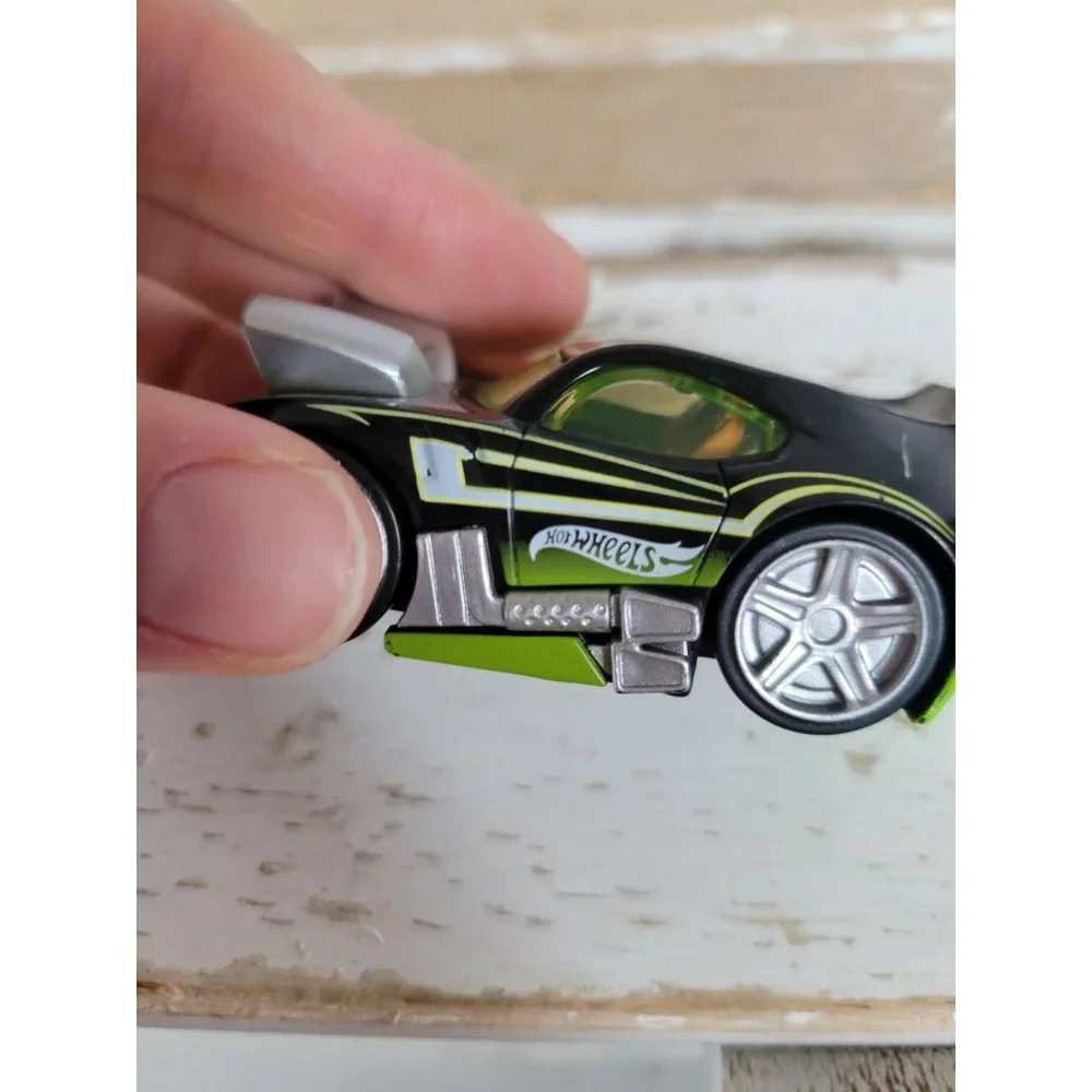 Hot Wheels twin junction 2019 race car green black racing‎